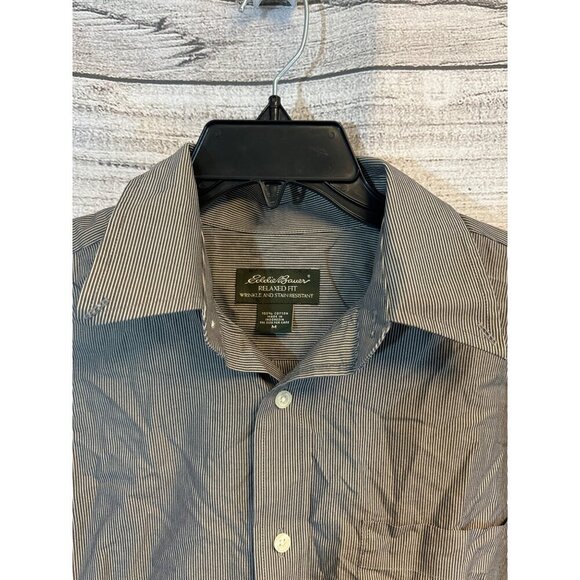 Eddie Bauer Mens Relaxed Fit Wrinkle and Stain Resistant Button-Up Shirt Size M - Picture 2 of 3
